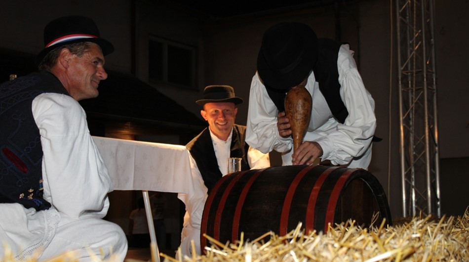 Dnevi sliv in žganja v Siraču