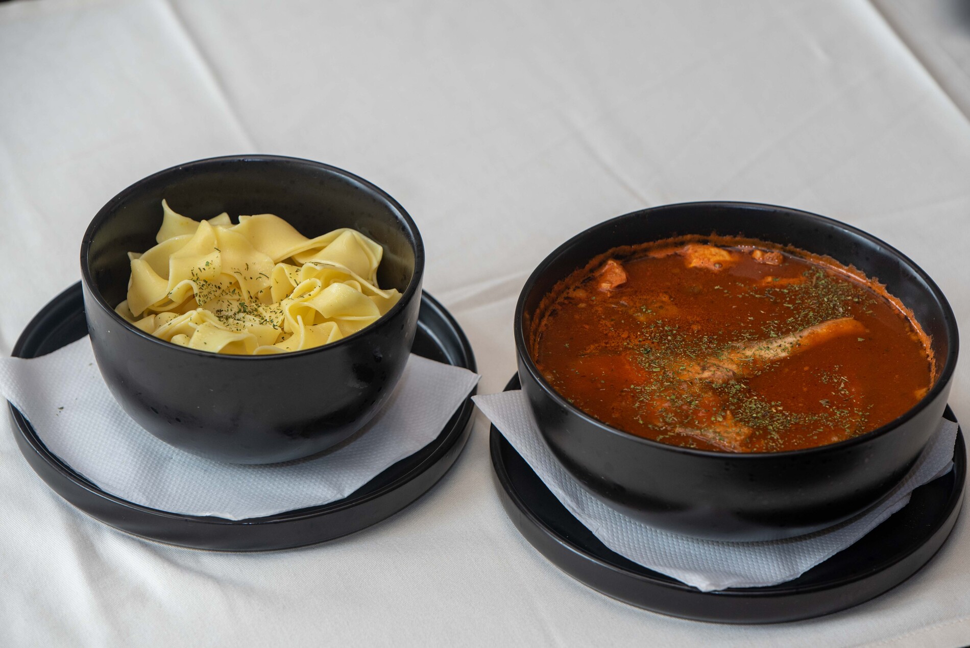 Ljuti fiš paprikaš s tjesteninom