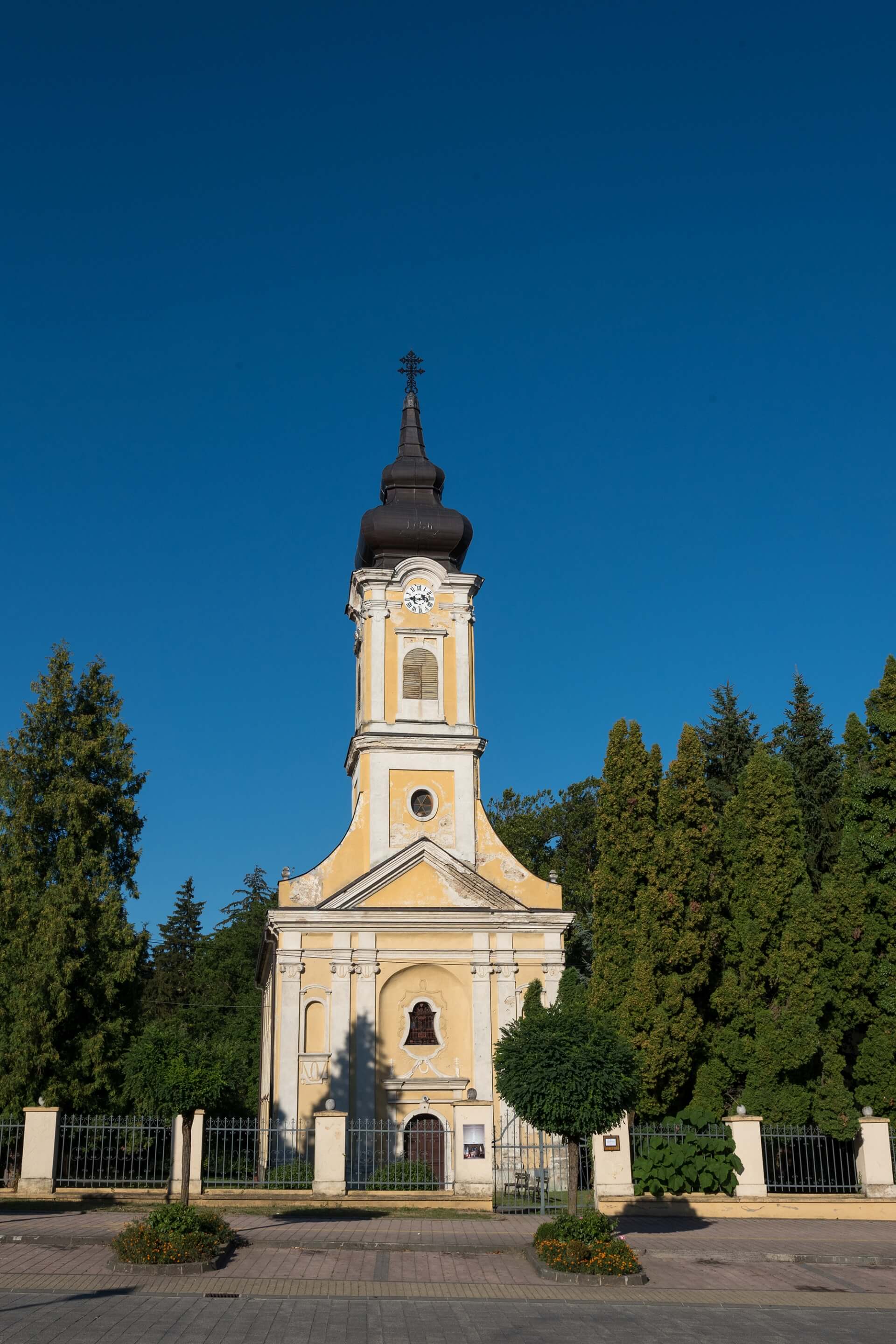 Pravoslavna_crkva_Svetih_otaca_Prvog_Vaseljenskog_sabora_autor_Predrag_Uskoković_1.jpg